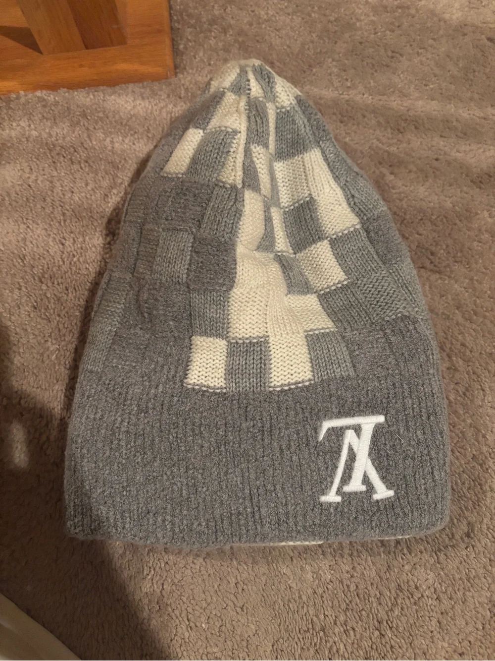 Louis Vuitton Gray & Cream Checker Knit Beanie - Picture 3 of 4